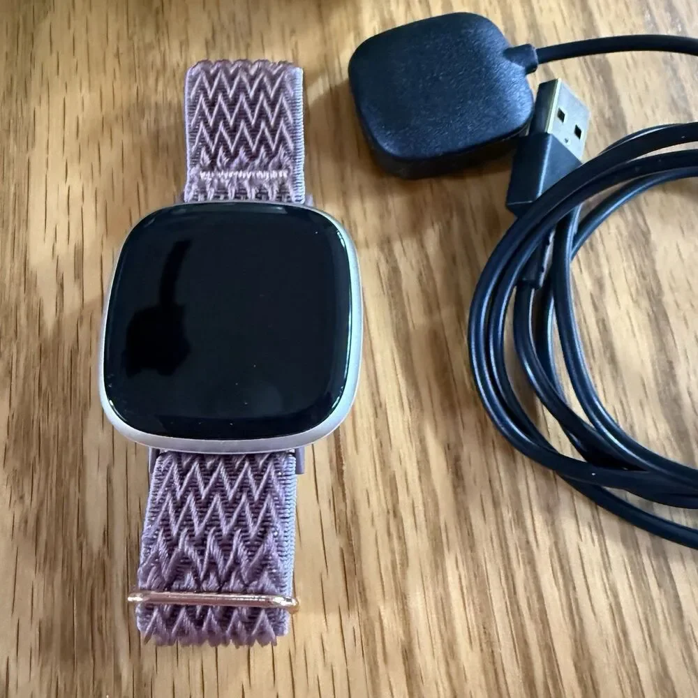 Fitbit Versa 3 FB511 Smartwatch GPS Fitness Watch – Charger Included Tested
